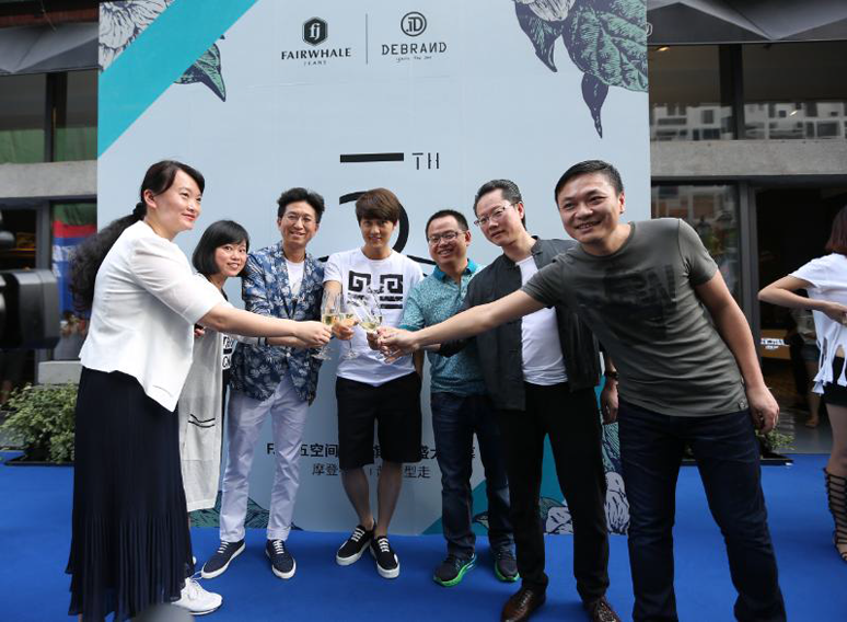 FJ第五空间武汉万达汉(hàn)街(jiē)开业